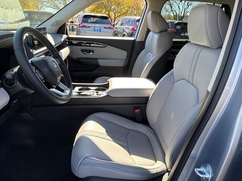 New 2025 Honda Pilot Touring image 12