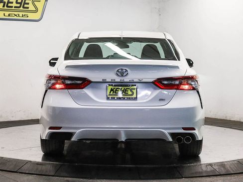 Used 2024 Toyota Camry SE FWD image 3