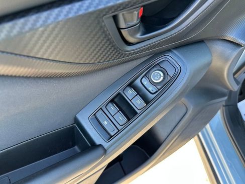 Used 2020 Subaru Crosstrek 2.0i Premium image 11