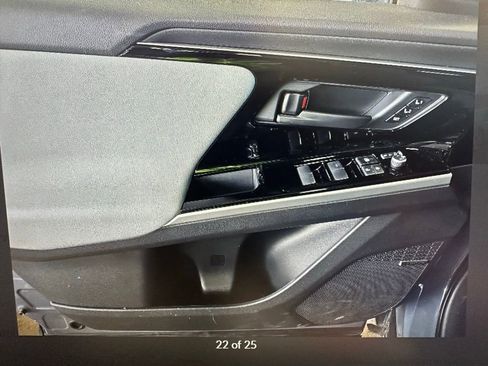 Used 2024 Subaru Solterra Touring image 20