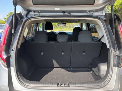 Used 2025 Kia Soul LX w/ LX Technology Package FWD image 30