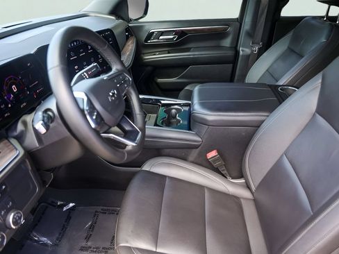 Used 2025 Chevrolet Tahoe Z71 AWD/4WD image 12
