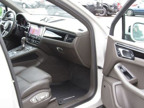 Used 2019 Porsche Macan AWD/4WD image 16