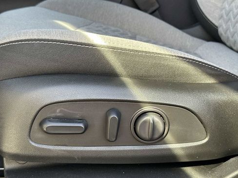 Used 2023 Chevrolet Equinox LT image 14