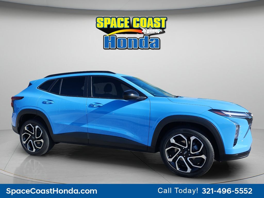 Used 2024 Chevrolet Trax RS w/ Sunroof Package FWD image 12