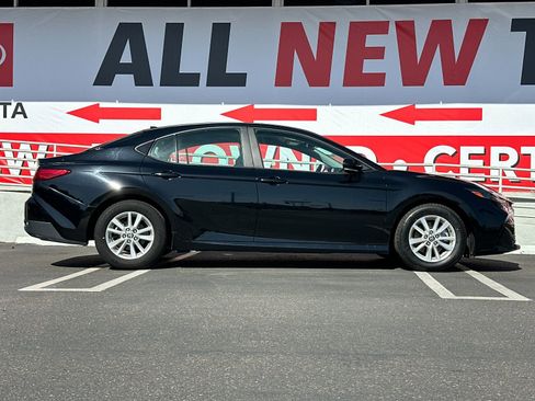 Used 2025 Toyota Camry LE image 6