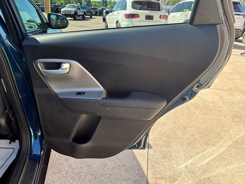 Used 2019 Kia Niro LX FWD image 16