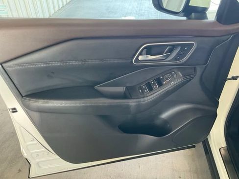 Used 2023 Nissan Rogue Platinum w/ Platinum Premium Package AWD/4WD image 5