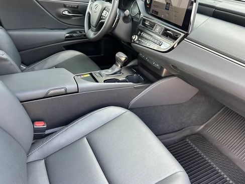 Used 2025 Lexus ES 350 w/ Premium Package FWD image 18