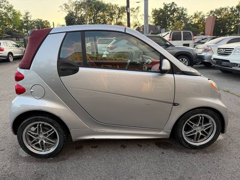 Used 2013 smart fortwo passion RWD image 4