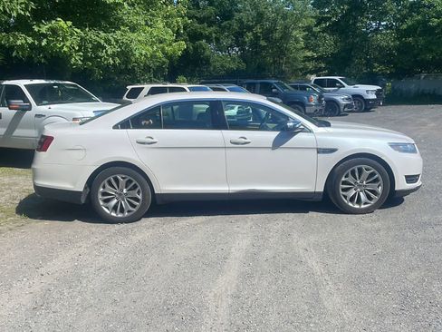 Used 2014 Ford Taurus Limited FWD image 8