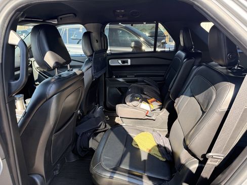 Used 2020 Ford Explorer Limited image 8