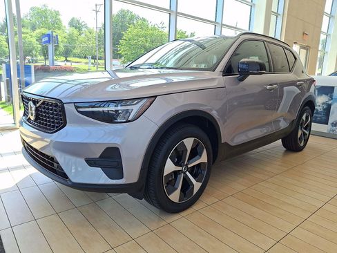 Certified 2026 Volvo XC40 B5 Core w/ Climate Package AWD/4WD image 2