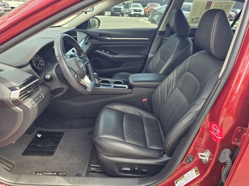 Used 2024 Nissan Altima 2.5 SR w/ SR Premium Package image 11