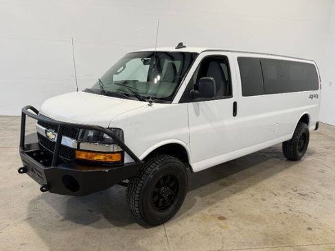 Used 2018 Chevrolet Express 3500 LT w/ LT Preferred Equipment Group image 2