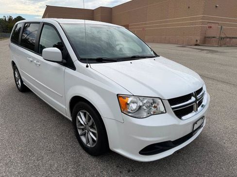 Used 2016 Dodge Grand Caravan SE FWD image 29