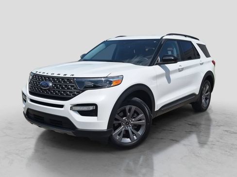 Used 2024 Ford Explorer XLT w/ Equipment Group 202A AWD/4WD image 1