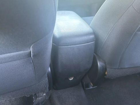 Used 2017 Toyota RAV4 LE AWD/4WD image 15