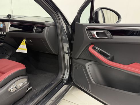 New 2026 Porsche Macan image 22
