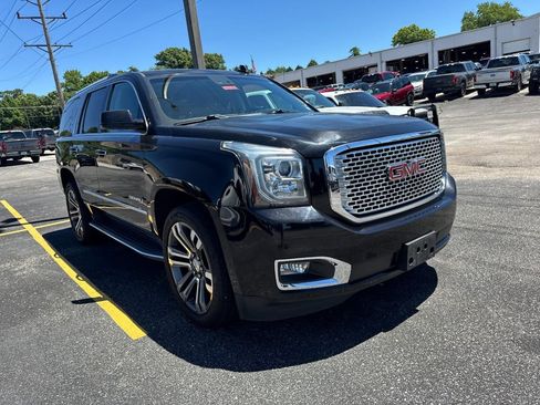 Used 2015 GMC Yukon Denali w/ Open Road Package AWD/4WD image 2
