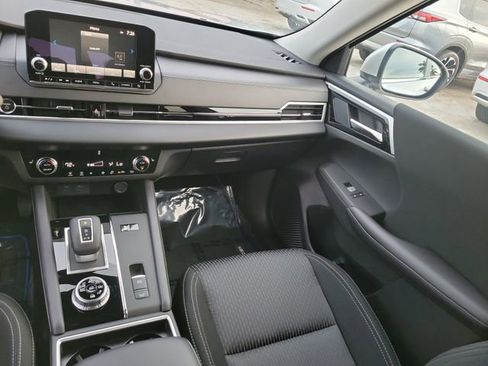 Used 2025 Mitsubishi Outlander ES image 19