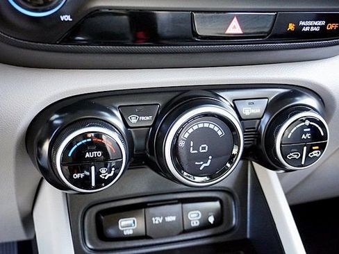 Certified 2026 Hyundai Venue SEL FWD image 28