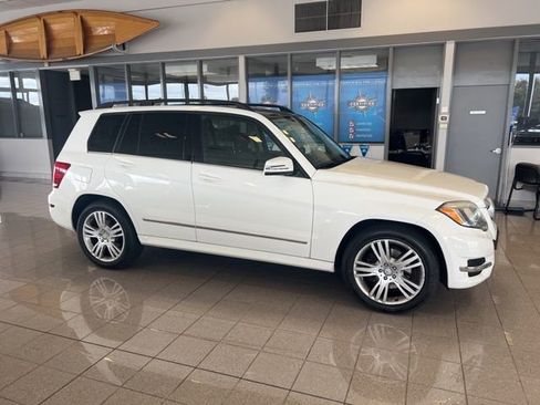 Used 2015 Mercedes-Benz GLK 350 4MATIC image 3