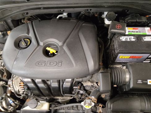 Used 2018 Hyundai Elantra GT FWD image 30