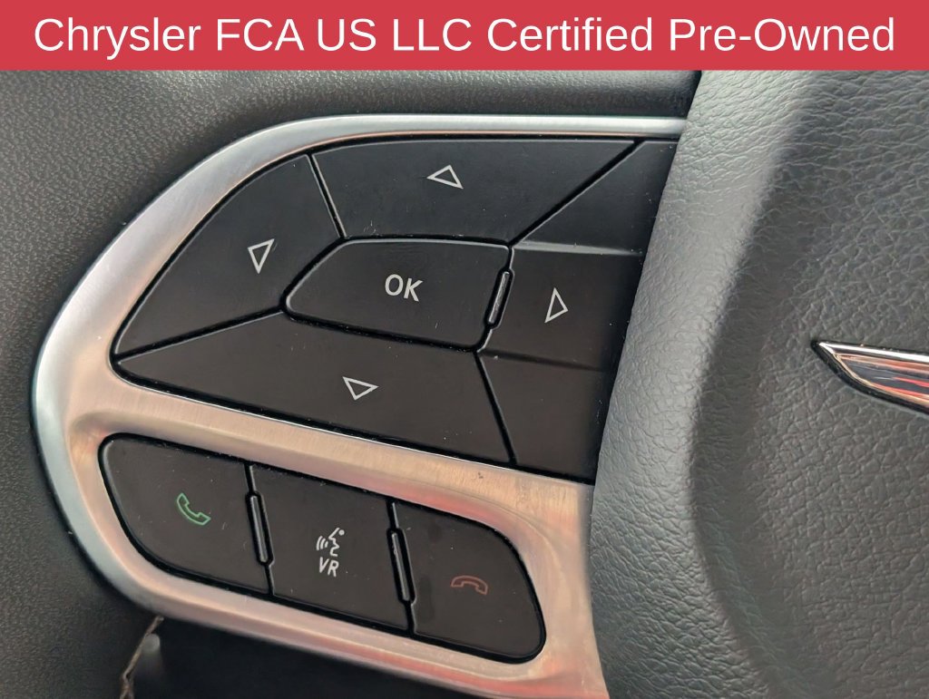 Used 2025 Chrysler Pacifica Select FWD image 19