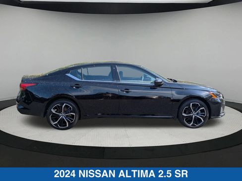 Used 2024 Nissan Altima 2.5 SR w/ SR Premium Package AWD/4WD image 2