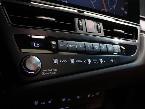 Used 2022 Lexus ES 300h Ultra Luxury w/ Accessory Package 2 FWD image 60