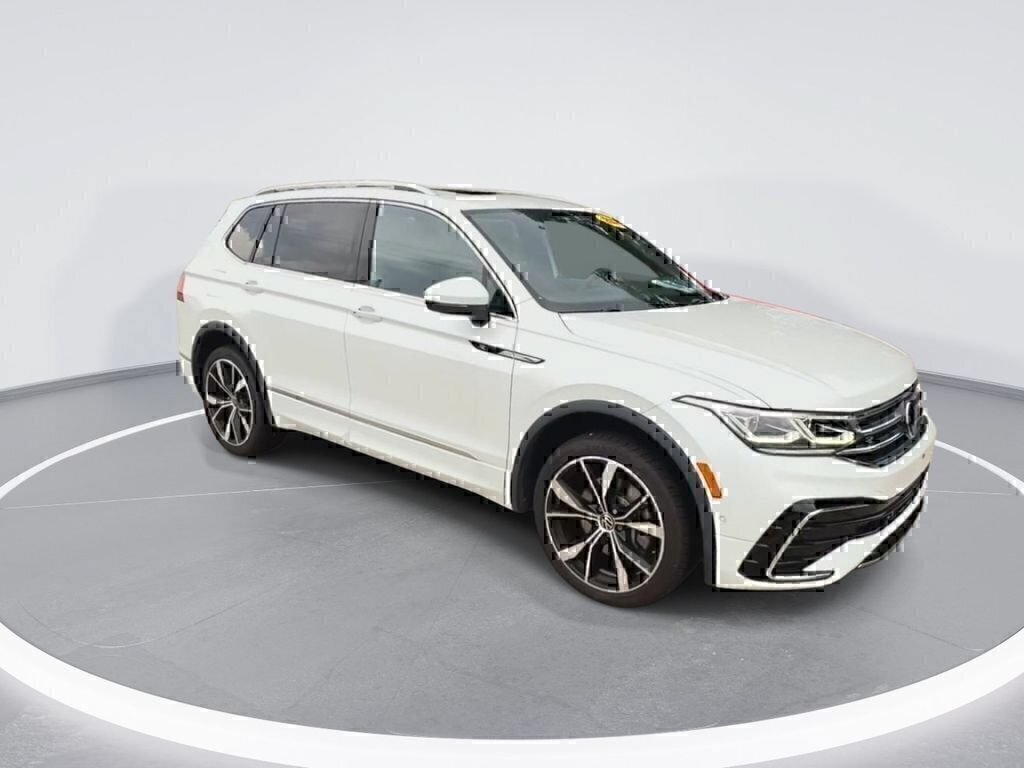 Used 2023 Volkswagen Tiguan SEL R-Line AWD/4WD image 2
