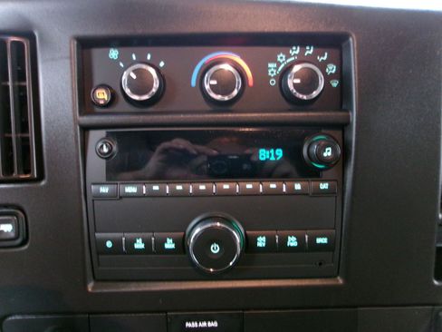 Used 2024 Chevrolet Express 3500 Extended w/ Driver Convenience Package RWD image 5