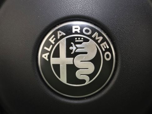 Used 2023 Alfa Romeo Stelvio Ti image 43