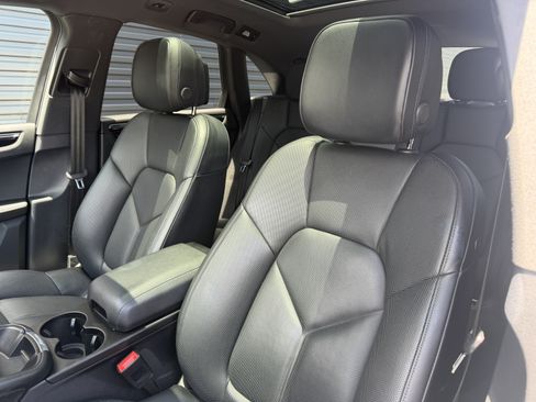 Certified 2023 Porsche Macan S AWD/4WD image 5