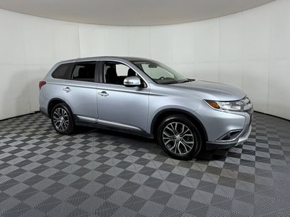Used 2017 Mitsubishi Outlander SE