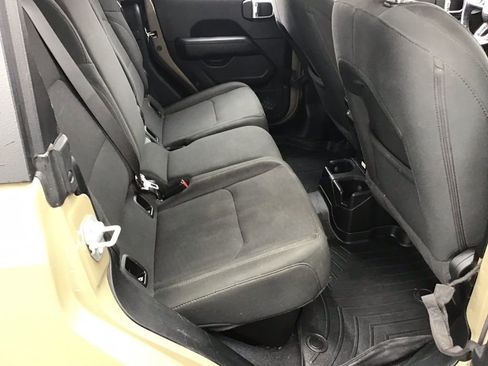 Used 2020 Jeep Gladiator Overland image 15