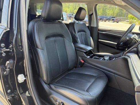 Used 2022 Jeep Grand Cherokee L Limited w/ Black Appearance Package AWD/4WD image 22