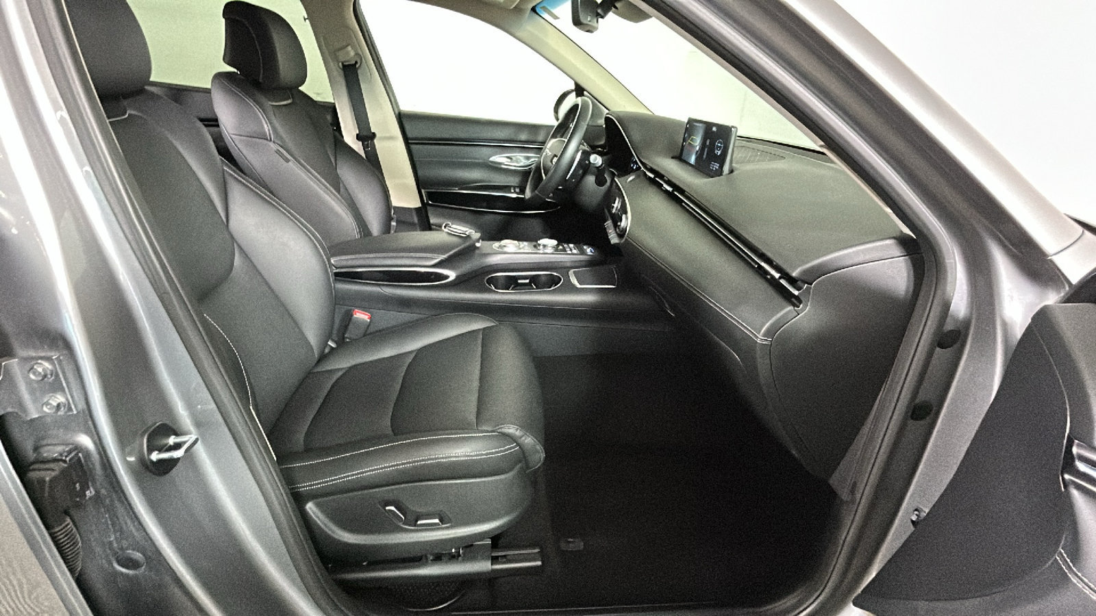 Used 2025 Genesis GV70 2.5T AWD/4WD image 35
