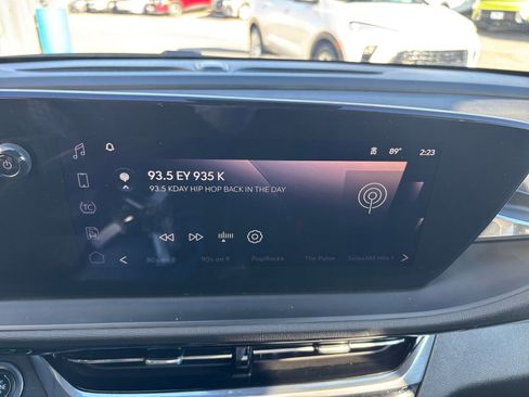 Used 2025 Buick Envista Sport Touring image 21