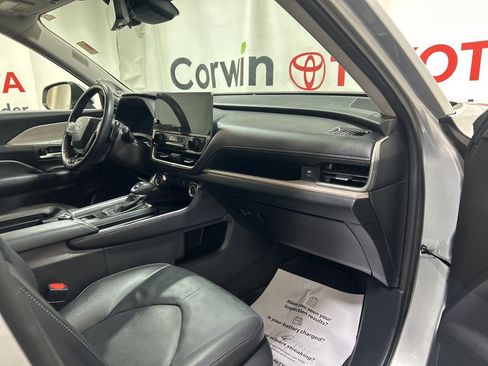 Used 2024 Toyota Grand Highlander AWD image 12