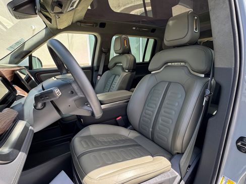 Used 2023 Rivian R1S Adventure AWD/4WD image 21
