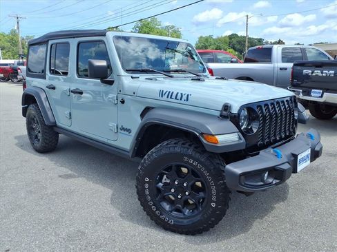 Used 2023 Jeep Wrangler Unlimited w/ Cold Weather Group AWD/4WD image 2
