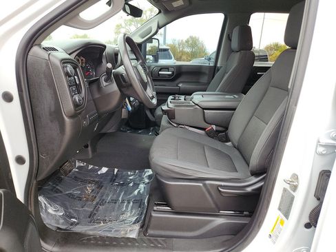 Used 2021 Chevrolet Silverado 2500 Custom w/ Custom Value Package image 12