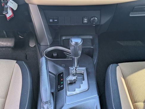 Used 2017 Toyota RAV4 XLE FWD image 20