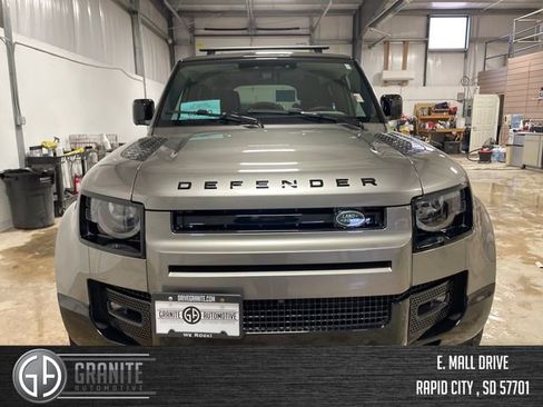 Used 2024 Land Rover Defender 110 X-Dynamic SE image 9