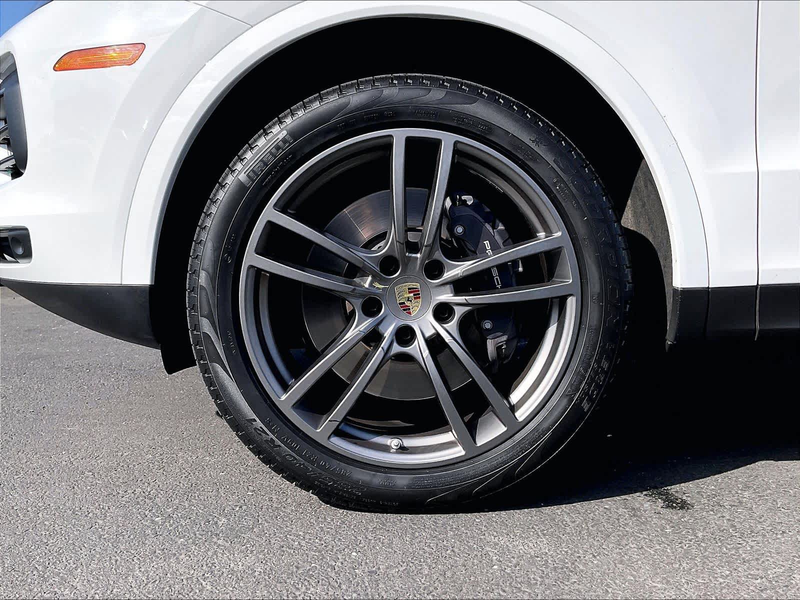 Used 2023 Porsche Cayenne Platinum Edition AWD/4WD image 12