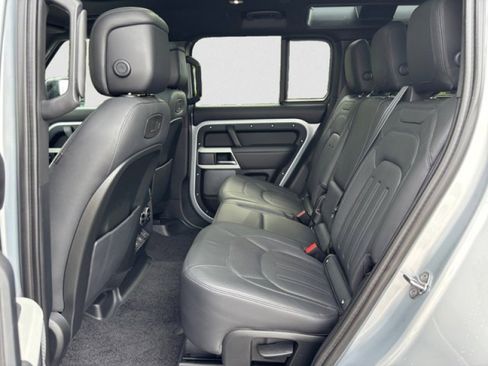 Certified 2022 Land Rover Defender 110 XS Edition image 18