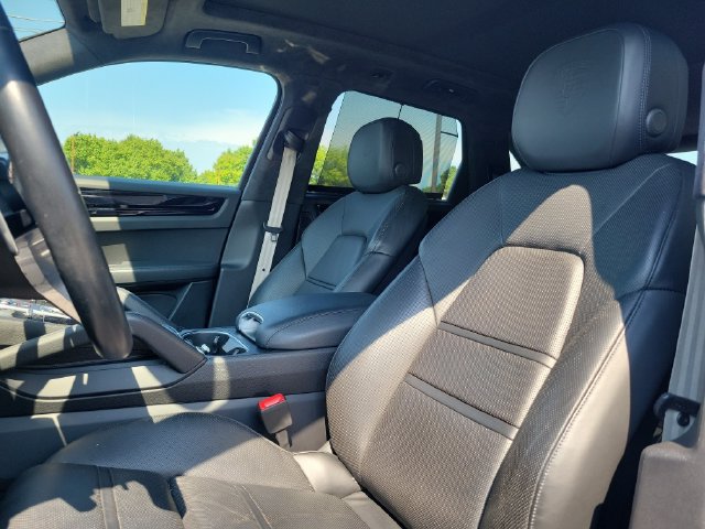 Used 2022 Porsche Cayenne Platinum Edition AWD/4WD image 12