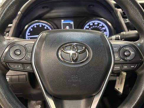 Used 2020 Toyota Camry LE image 20